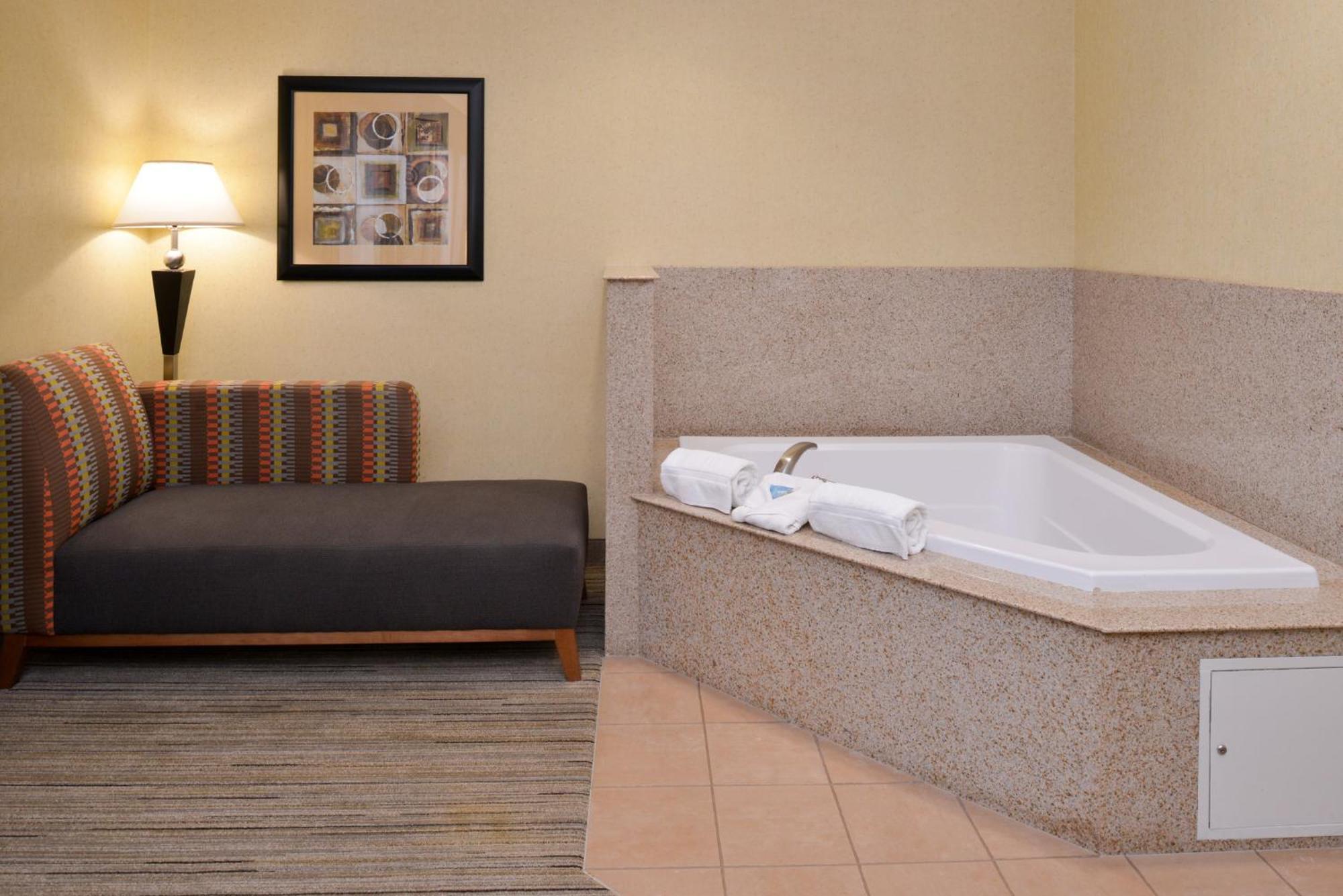 Holiday Inn Express & Suites Nampa - Idaho Center By Ihg Buitenkant foto
